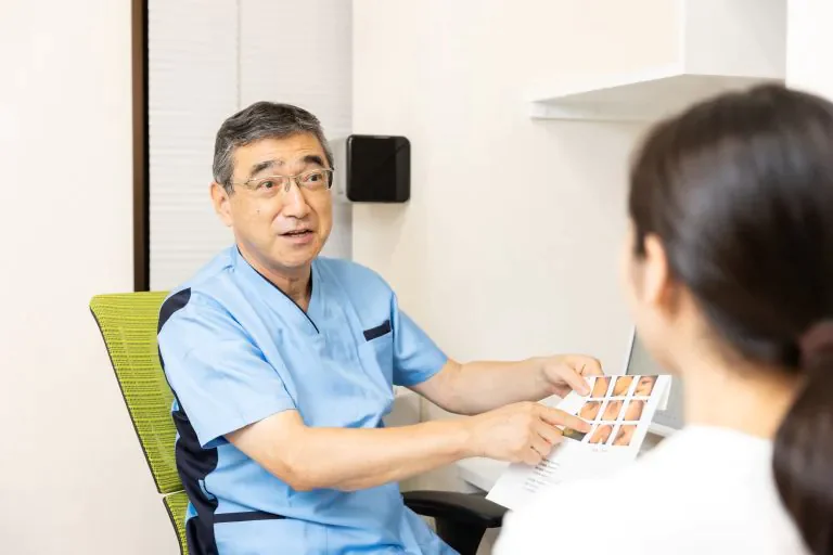 診察室での説明の様子